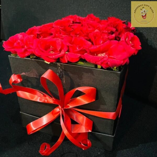 BEAUTIFUL SQUARE RED ROSES BOX